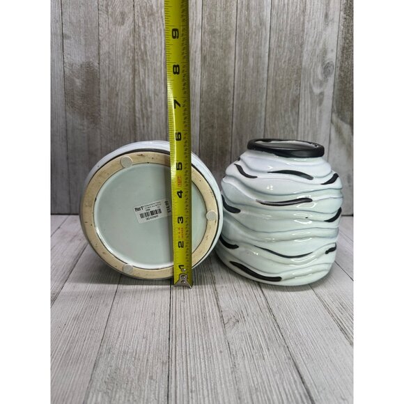 Vtg Pier1 Decorative Pottery Black & White Beehive Style Set of 2 Vases 5" Tall - Picture 8 of 9